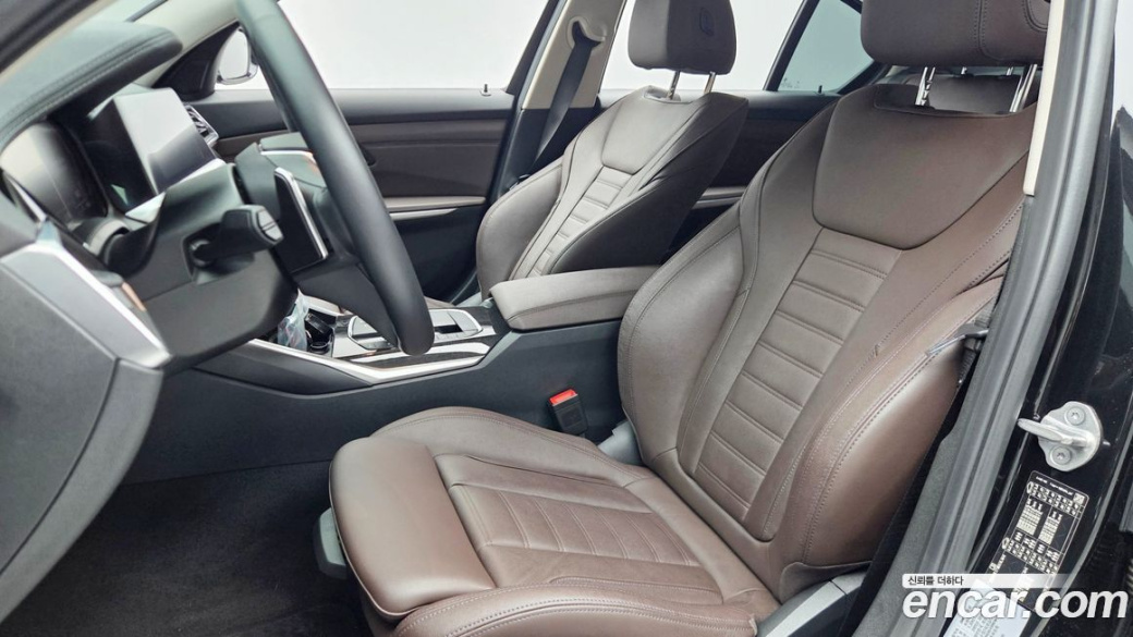BMW 3-Series 320i Luxury, 2022