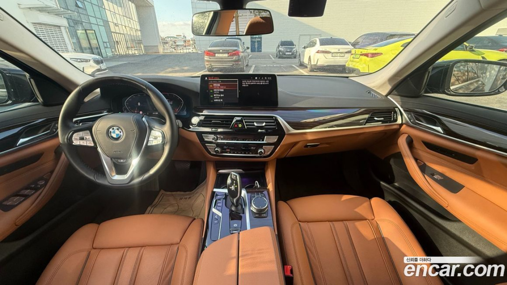 BMW 5-Series 520i Luxury, 2023