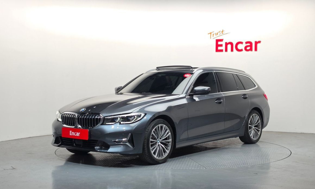 BMW 3-Series 320i Touring Luxury, 2022