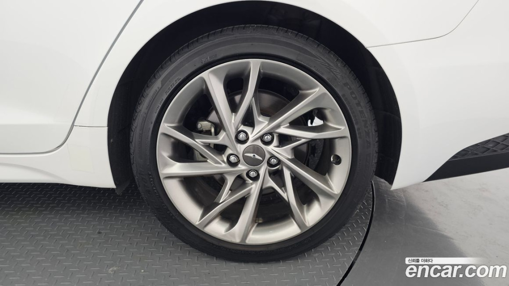 Genesis G70 Gasoline 2.0T 4WD, 2022