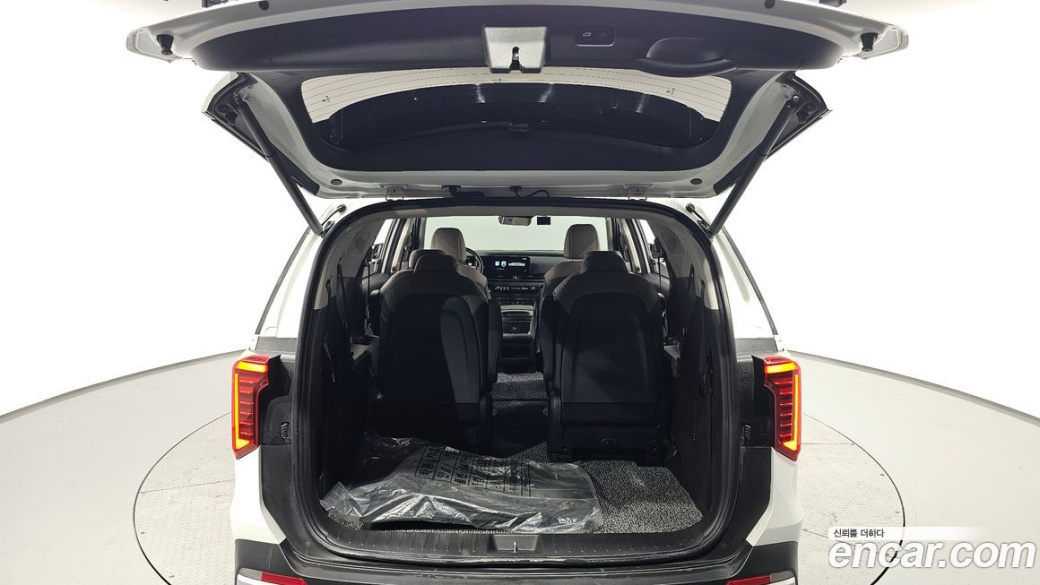 Kia Carnival 9-Seater Prestige, 2024