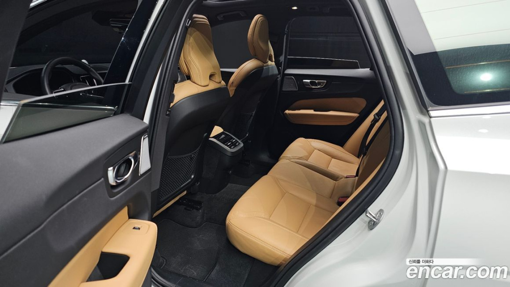 Volvo XC60 B5 Ultimate Bright, 2024