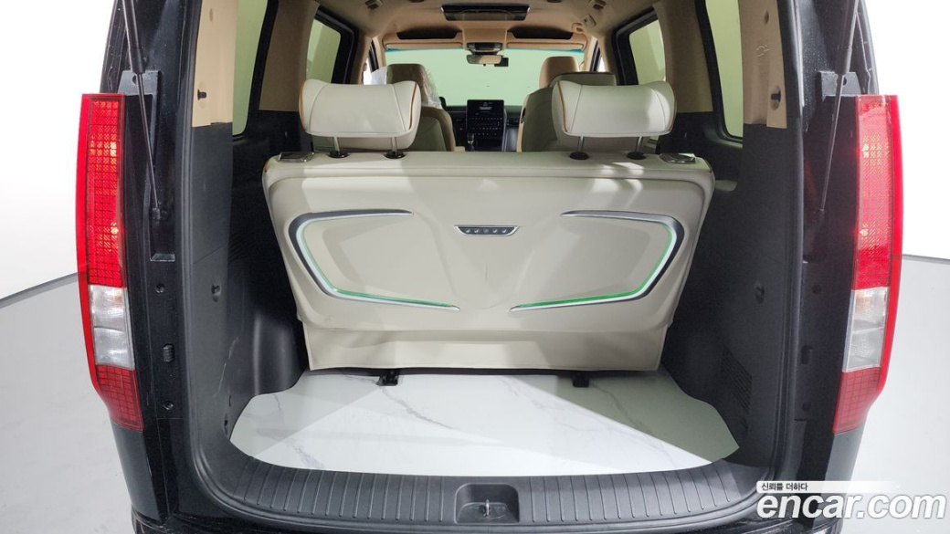 Hyundai Staria 4WD , 2023