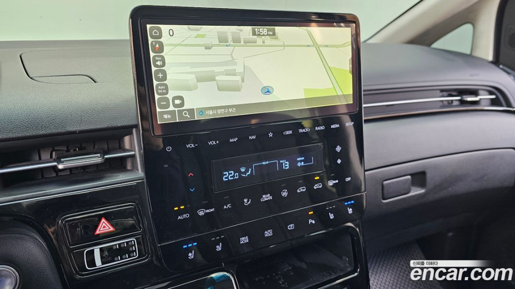 Hyundai Staria 4WD Lounge 9-Seater, 2022