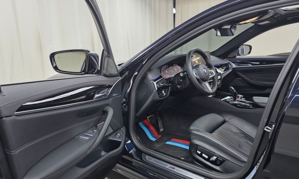 BMW 5-Series 530i xDrive M Sport Package, 2022
