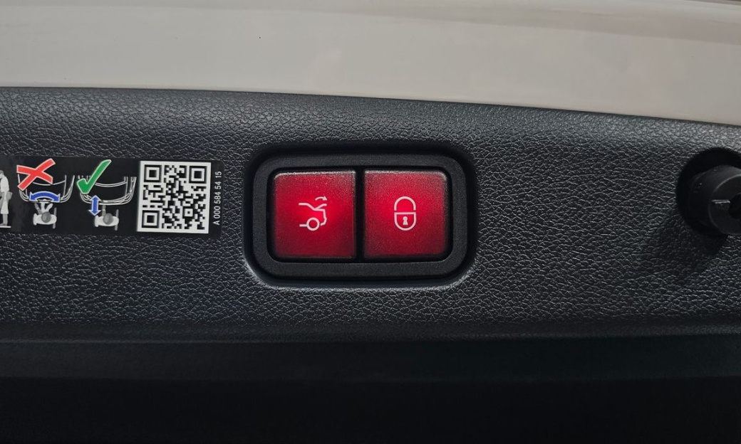 Mercedes-Benz E-Class E200 Avantgarde, 2025