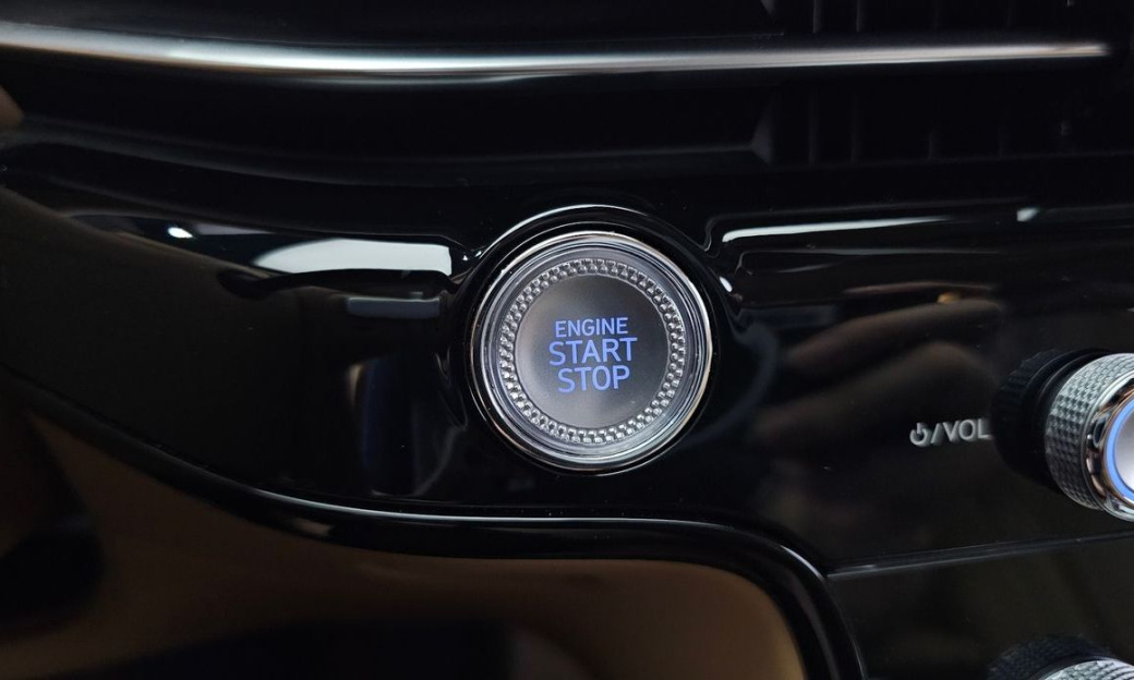 Genesis G80 Gasoline 2.5 Turbo AWD, 2025