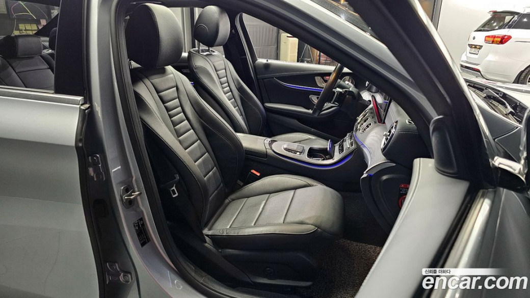 Mercedes-Benz E-Class E220d 4MATIC AMG Line, 2022