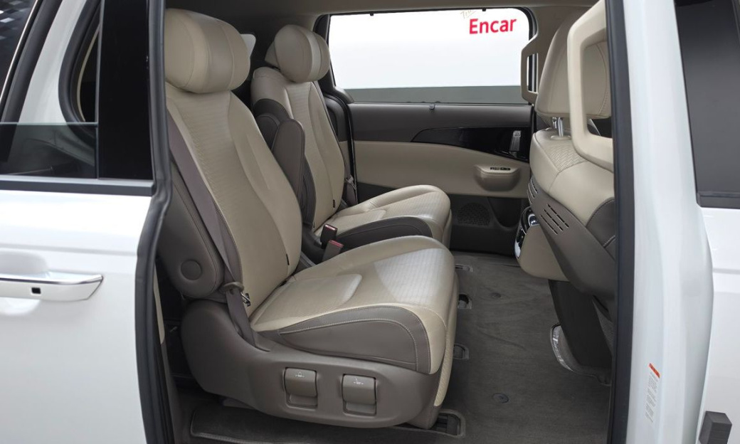 Kia Carnival 7-Seater Signature, 2024