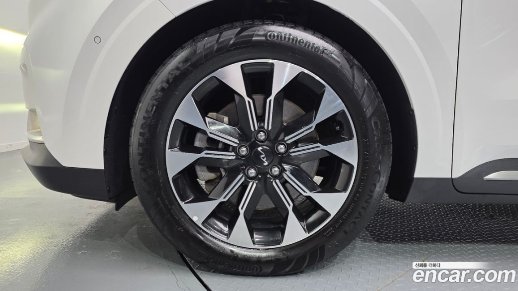 Kia Carnival 9-Seater Signature, 2023