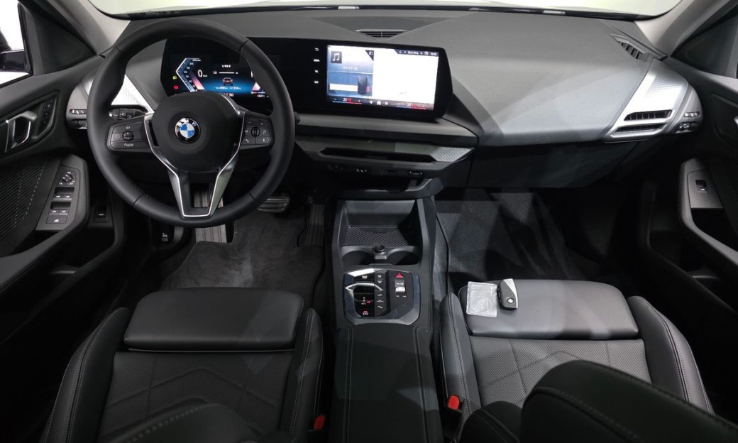 BMW 1-Series 120, 2025