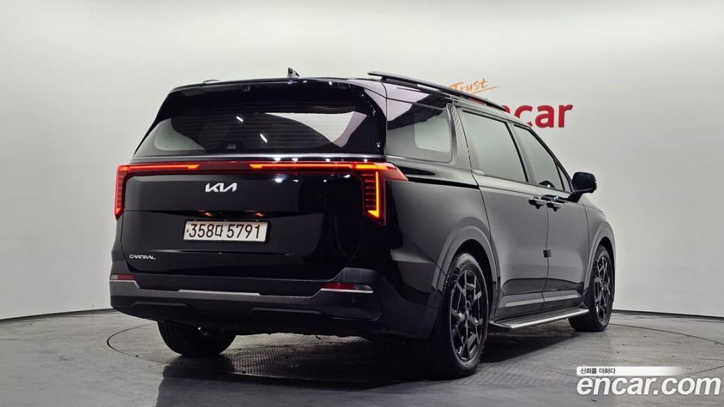 Kia Carnival 7-Seater Gravity, 2024