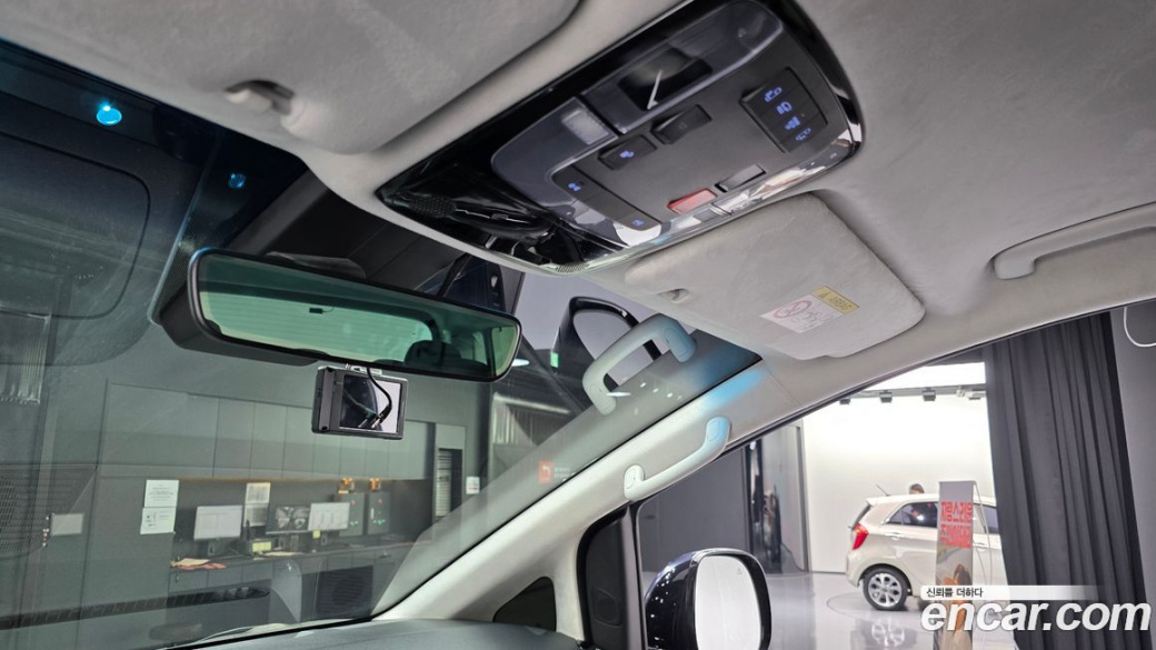 Hyundai Staria 4WD Lounge 9-Seater, 2022
