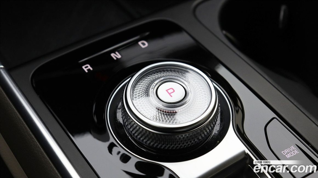 Kia Carnival 9-Seater Signature, 2024