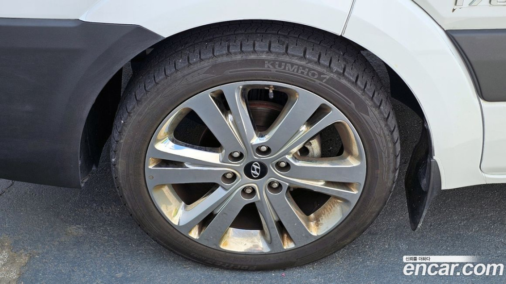 Hyundai Solati 15-seater, 2024