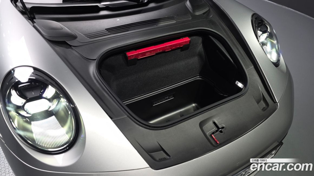 Porsche 911 Carrera Cabriolet, 2024