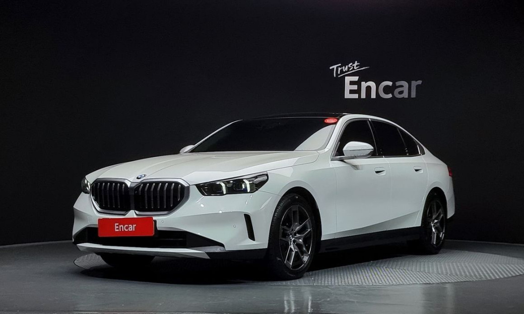 BMW 5-Series 520i, 2025