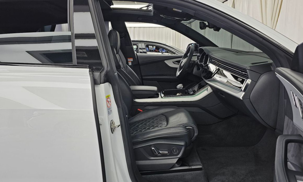 Audi Q8 55 TFSI Quattro Premium, 2023
