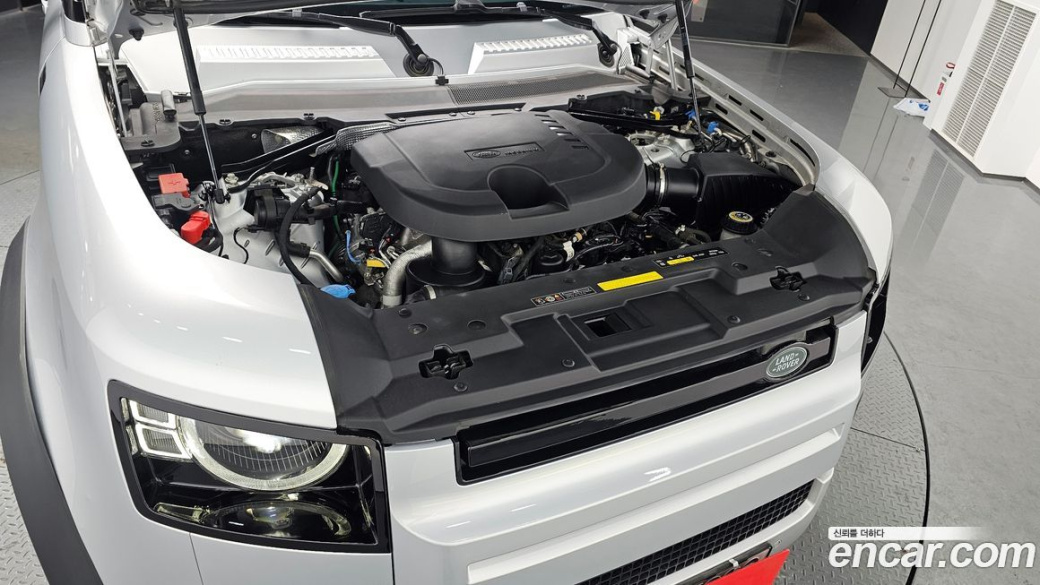 Land Rover Defender 90 D250 SE, 2022