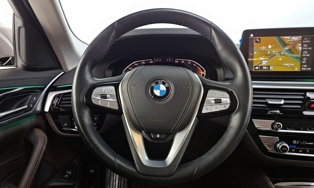 BMW 5-Series 523d xDrive Luxury, 2022