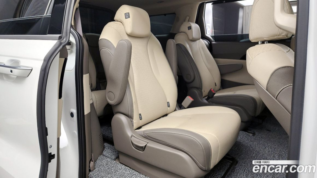 Kia Carnival 9-Seater Signature, 2025