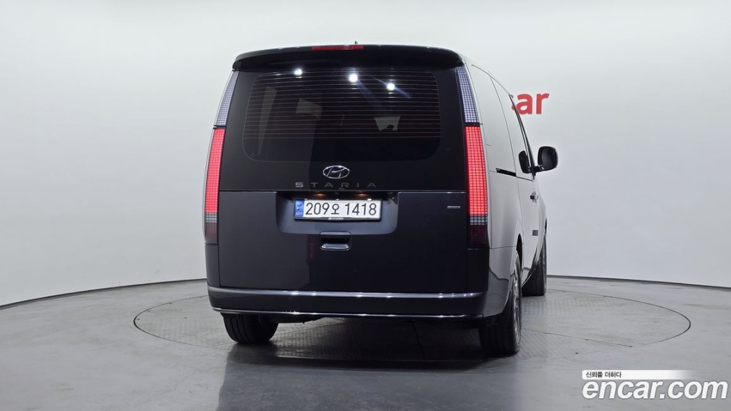 Hyundai Staria 4WD Lounge 7-Seater, 2023