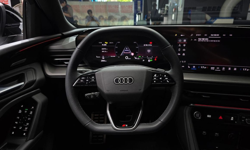 Audi Q5 40 TDI Quattro S Line Black Edition, 2025