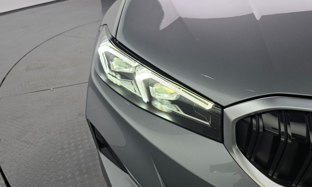BMW 3-Series 320i, 2025