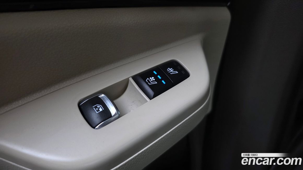 Kia Carnival 9-Seater Hi Limousine, 2024