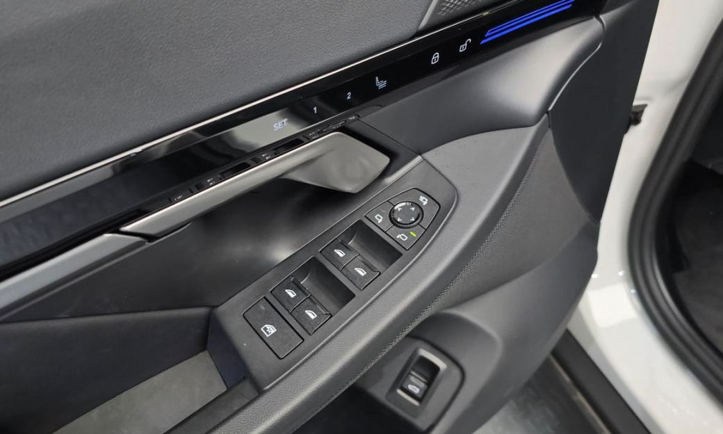BMW 5-Series 520i, 2024