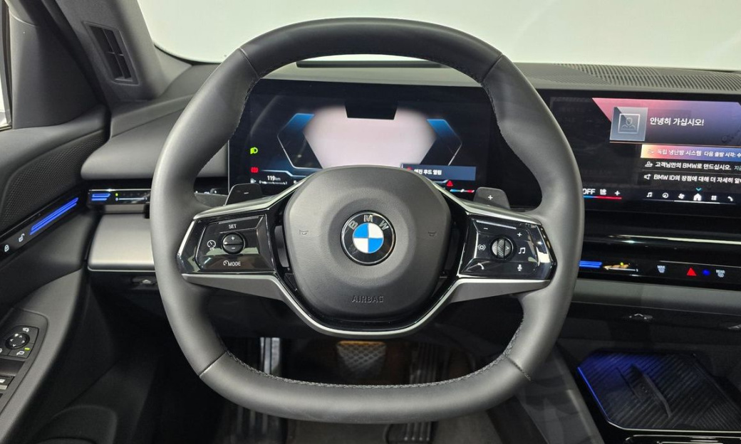 BMW 5-Series 520i, 2024