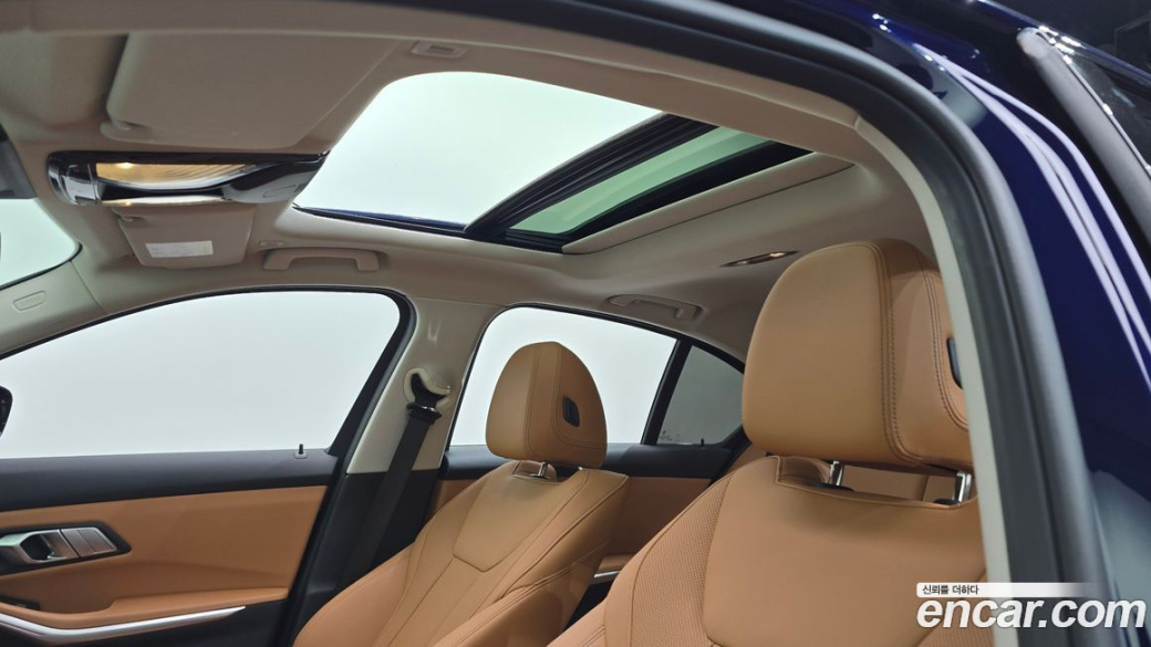 BMW 3-Series 320i, 2025