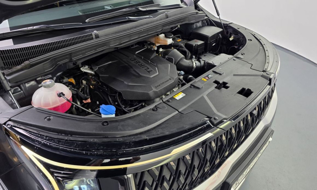 Kia Carnival 7-Seater Signature, 2024