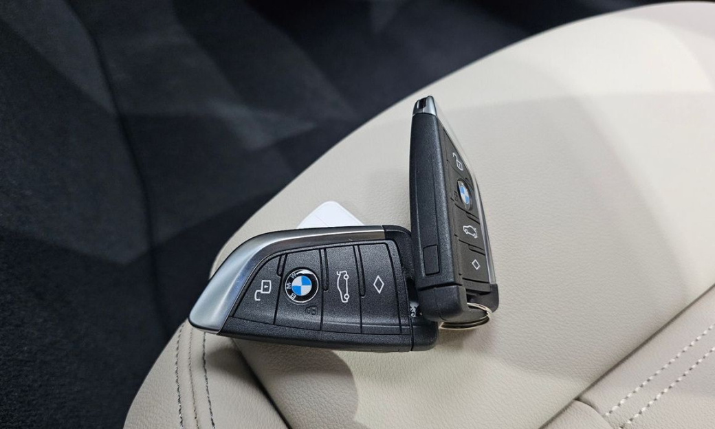 BMW 3-Series M340i Pro, 2025