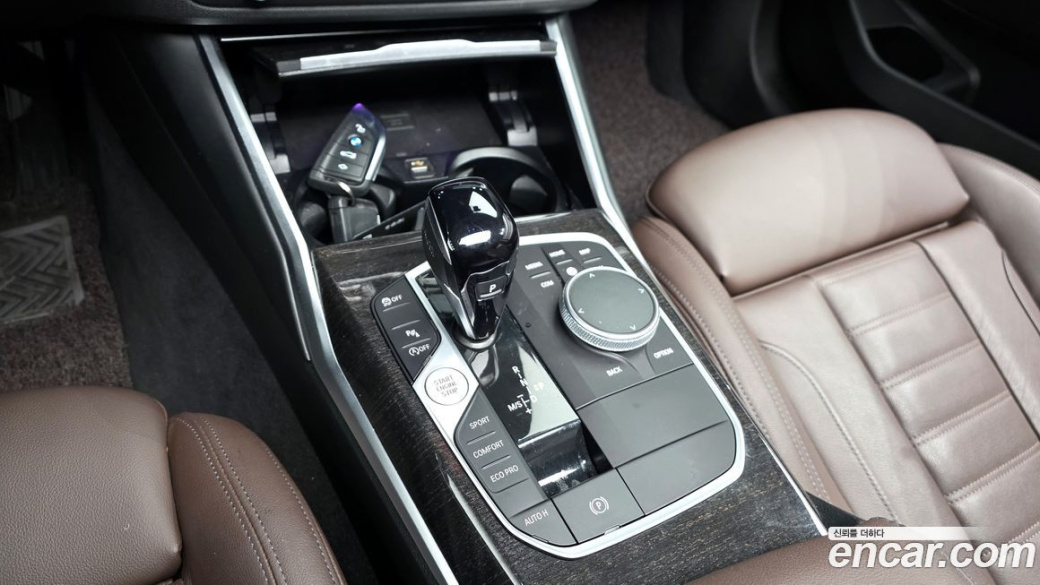 BMW 3-Series 320i Luxury, 2022