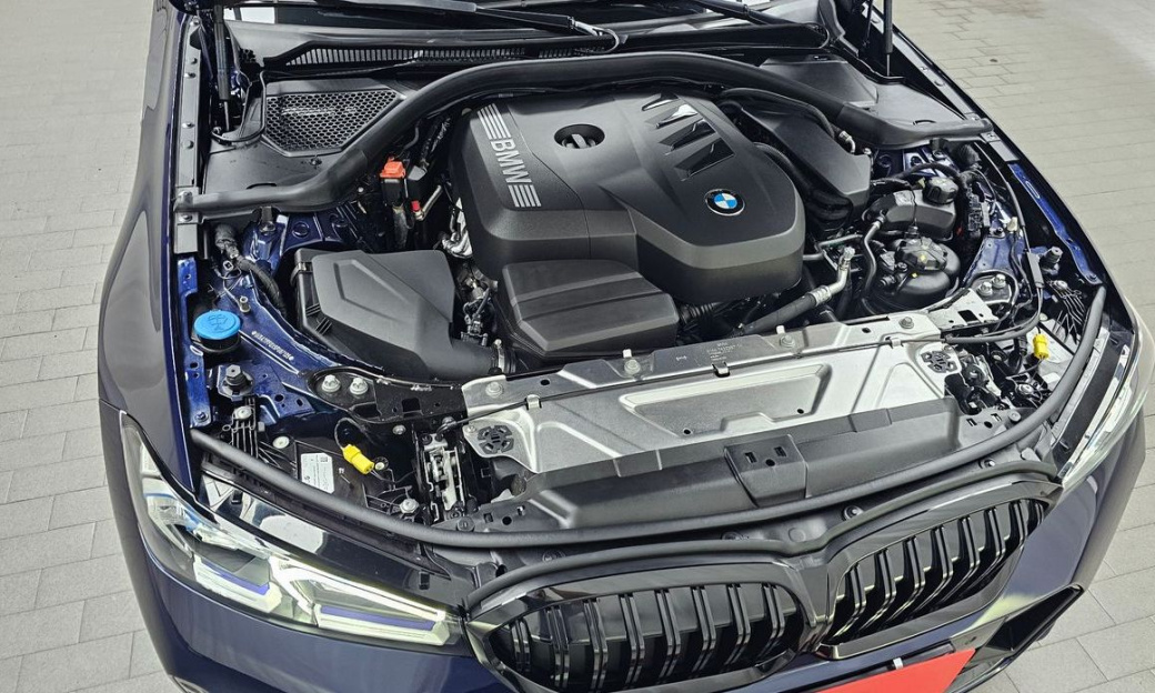 BMW 3-Series 320i M Sport, 2025