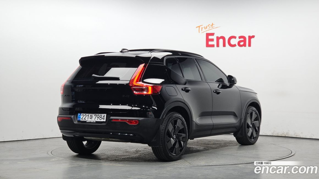 Volvo XC40 B4 Black Edition, 2025
