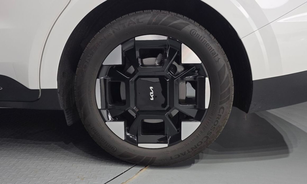 Kia Carnival 9-Seater Signature, 2024
