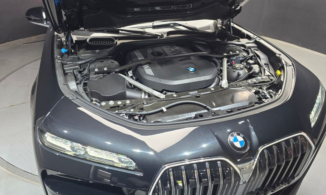 BMW 7-Series 740i xDrive M Sport, 2025