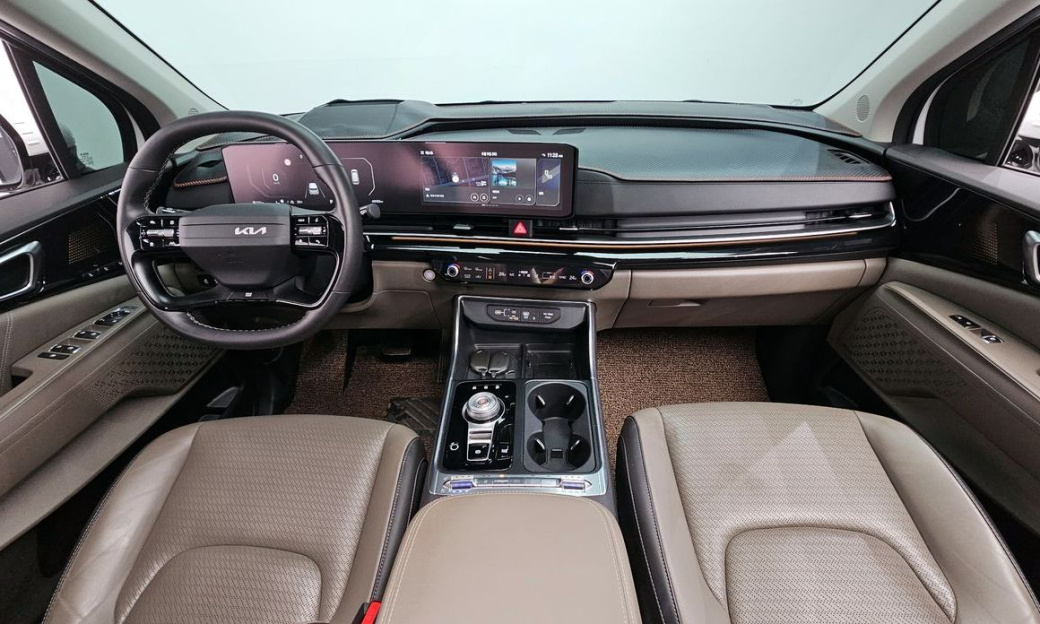 Kia Carnival 9-Seater Signature, 2025