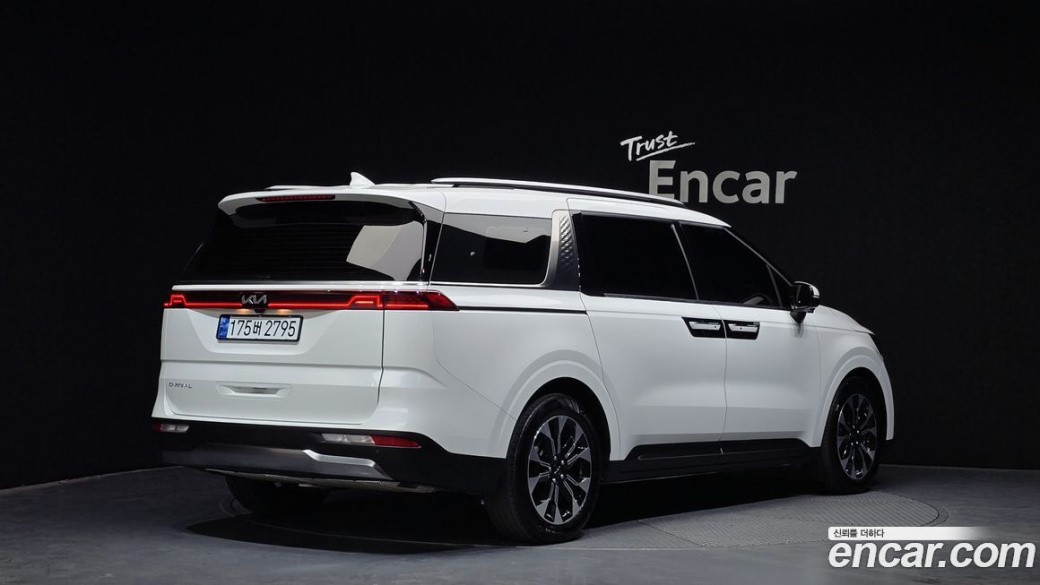 Kia Carnival 9-Seater Signature, 2023