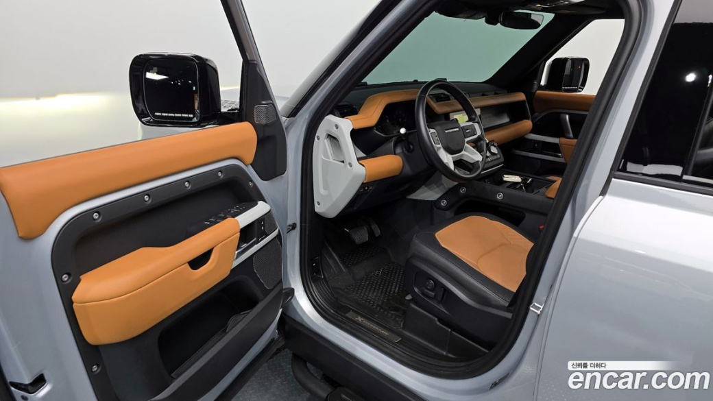Land Rover Defender 110 P300 X-Dynamic SE, 2024