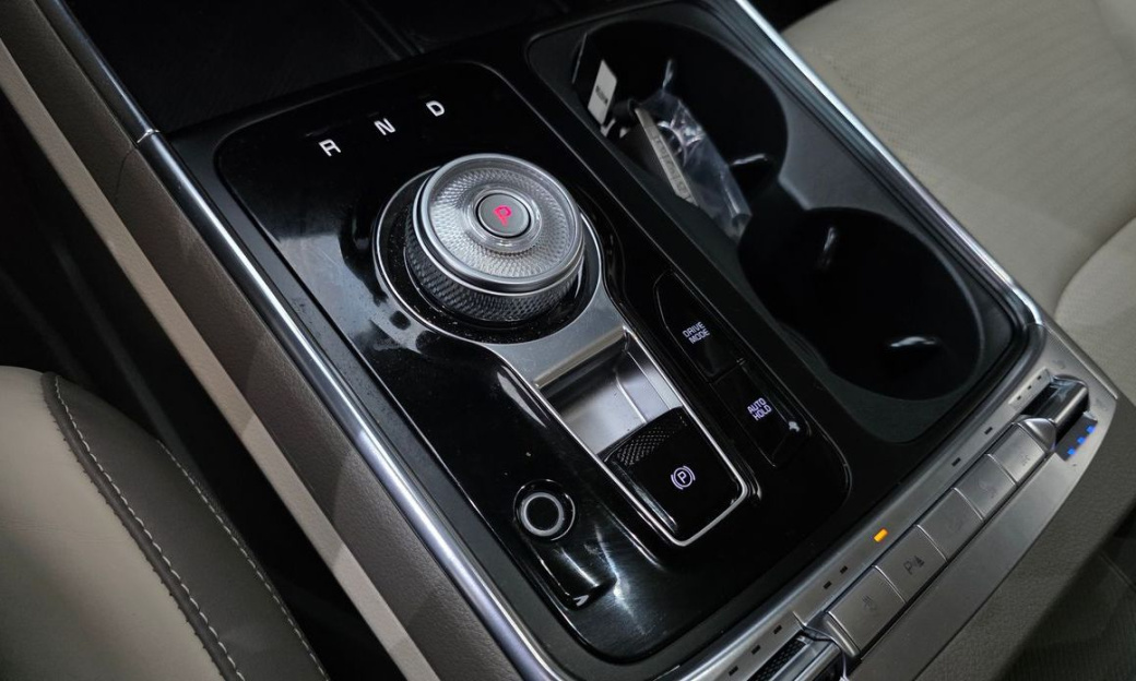Kia Carnival 7-Seater Signature, 2024