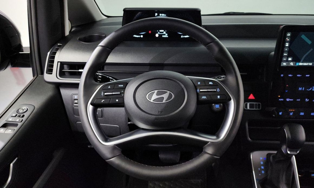 Hyundai Staria Tourer 9-Seater, 2025