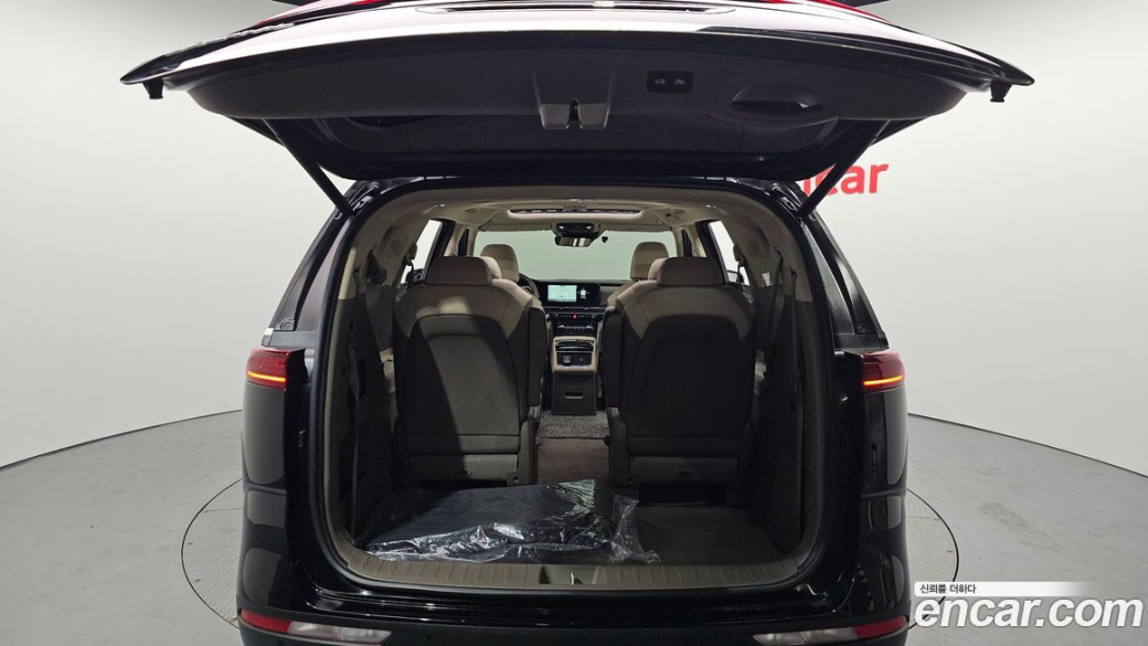 Kia Carnival 9-Seater Signature, 2023