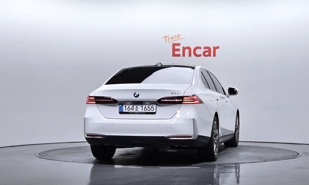 BMW 5-Series 520i, 2025