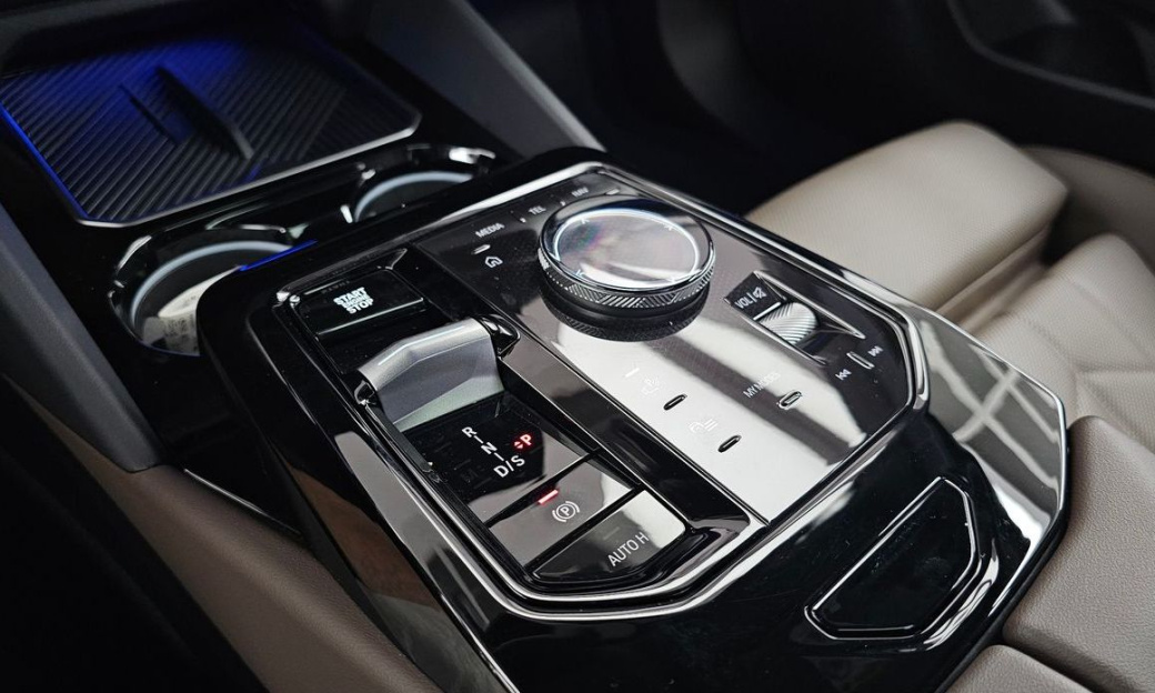 BMW 5-Series 523d, 2024