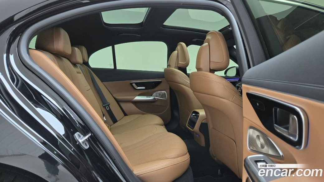 Mercedes-Benz E-Class E300 4MATIC Exclusive, 2025