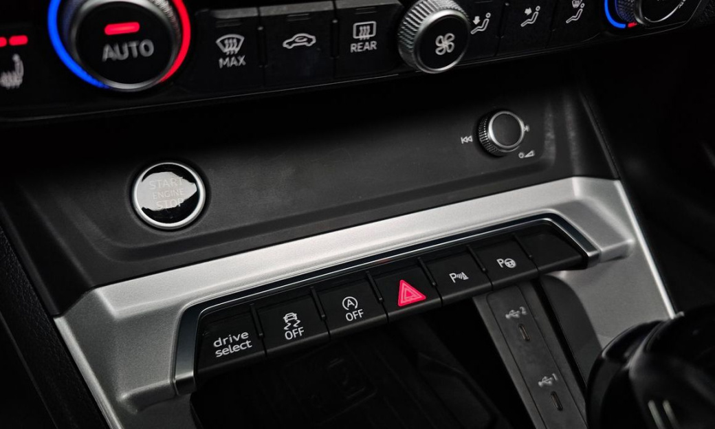 Audi Q3 35 TDI Premium, 2022