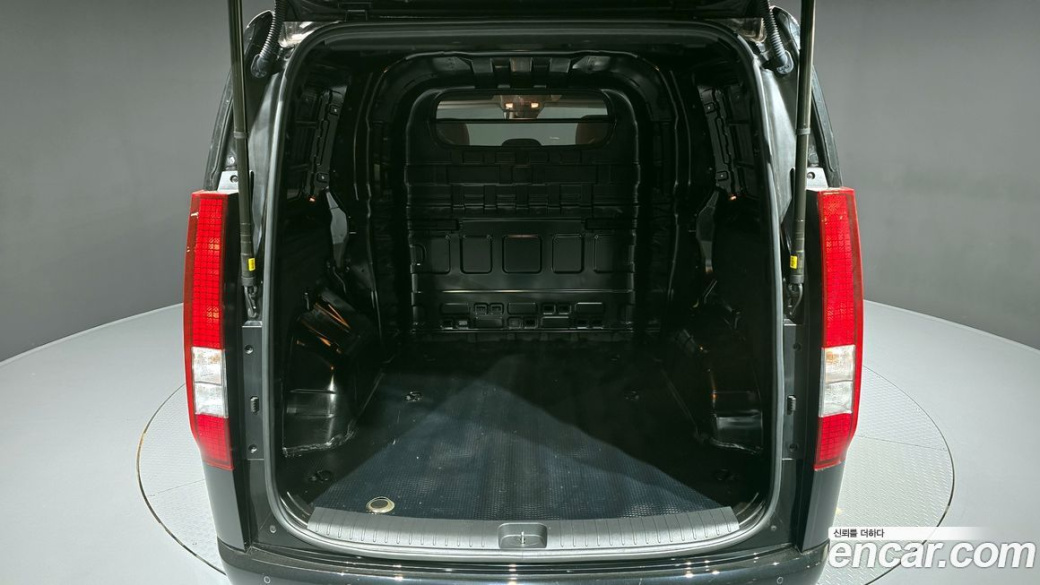 Hyundai Staria Cargo 5-Seater, 2025